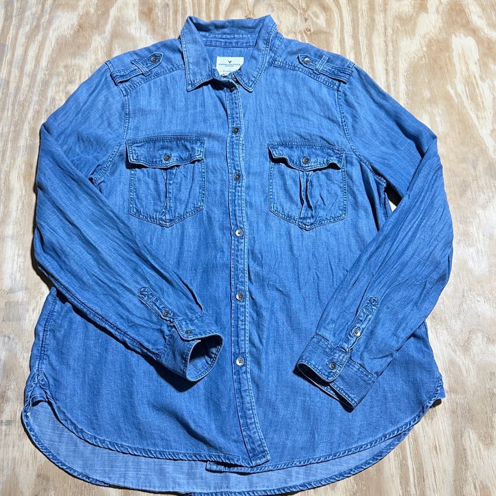 American Eagle Chambray Button Down Shirt Boyfriend Fit Blue Size L